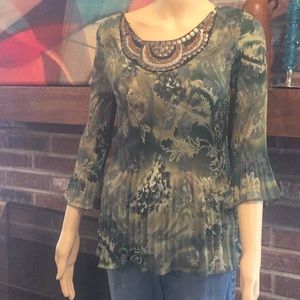 STUNNING!BN never worn. Investments print blouse.